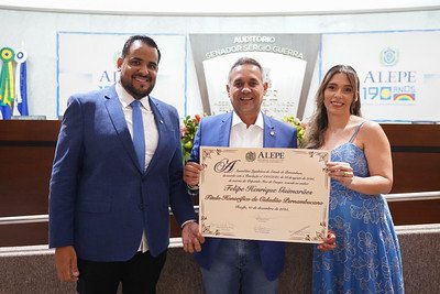Nino de Enoque recebe título de cidadão na Assembleia Legislativa de Pernambuco